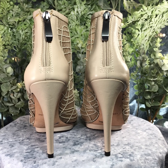 🌟BCBG Max Azria Gamma Dress 7.5M (EUR37.5) Soy Chai 4.5” Heels, 100% Leather🌟 - Picture 5 of 15